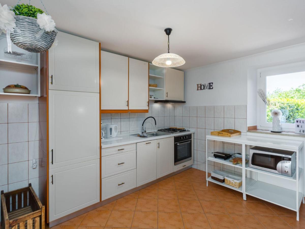 Lucky By Interhome Brtonigla