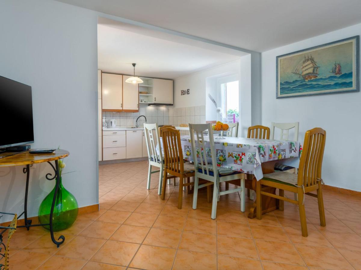 Lucky By Interhome *